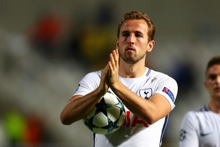 出了巨大贡 出了巨大贡